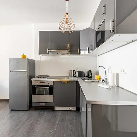 Beautiful In The Center - 2br 6p -
